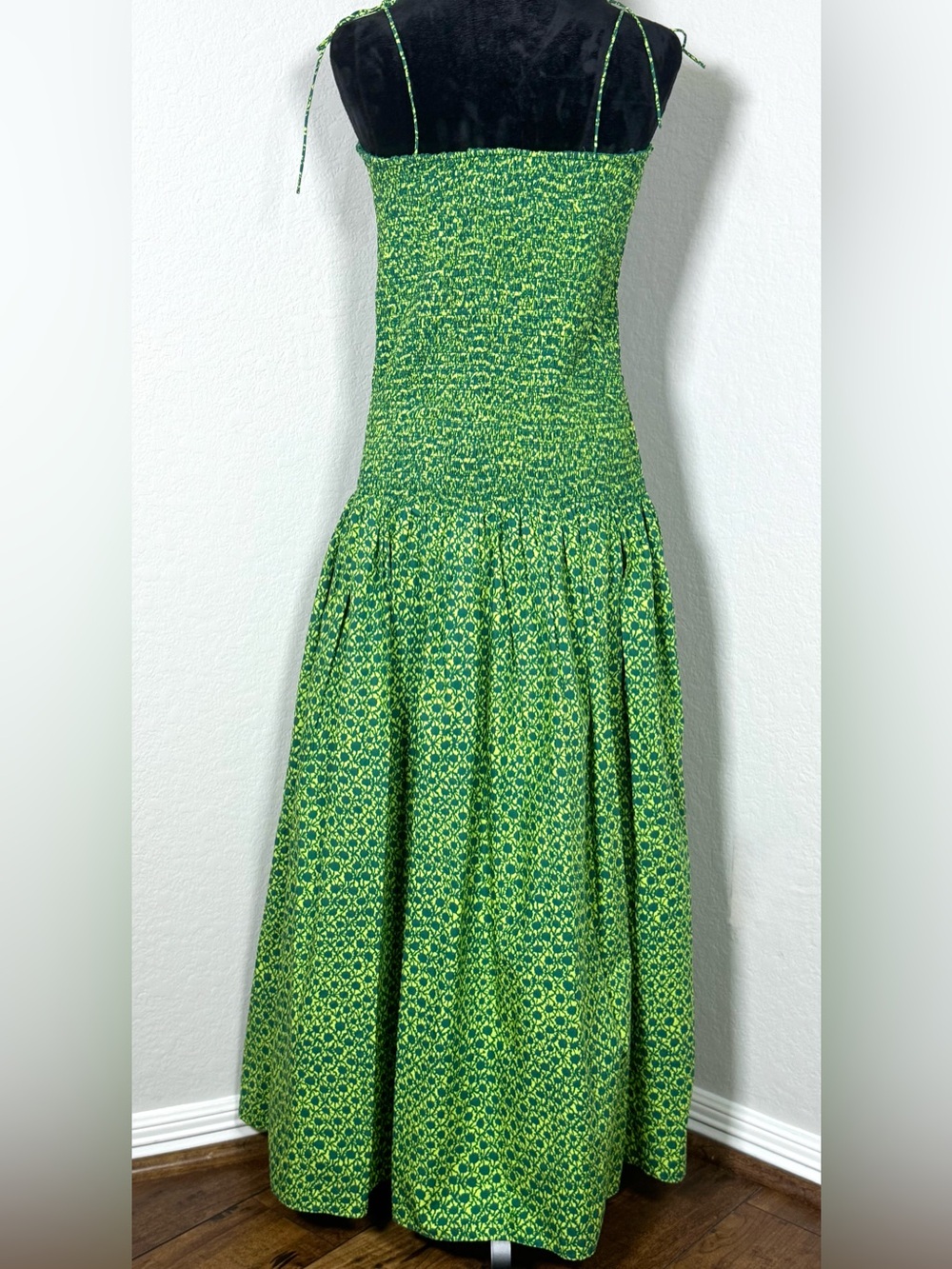 COS Green Smocked Sleeveless Midi Dress Straps Summer size M excellent condition - Picture 3 of 9
